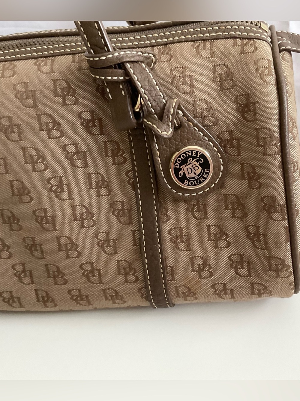 VINTAGE DOONEY & BOURKE BARREL BAG - Picture 3 of 16